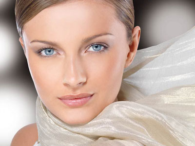 Λαμπερό φυσικό μακιγιάζ